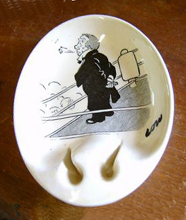 Low  Baldwin ashtray